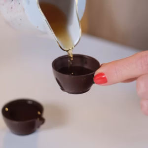 Šokolaaditassid aastavahetuse lauale