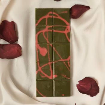 Matcha šokolaad vaarikatega