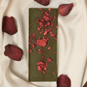 Matcha šokolaaditahvel vaarikatega